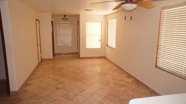 625 Carlos Julio Ave in North Las Vegas, NV - Building Photo - Building Photo