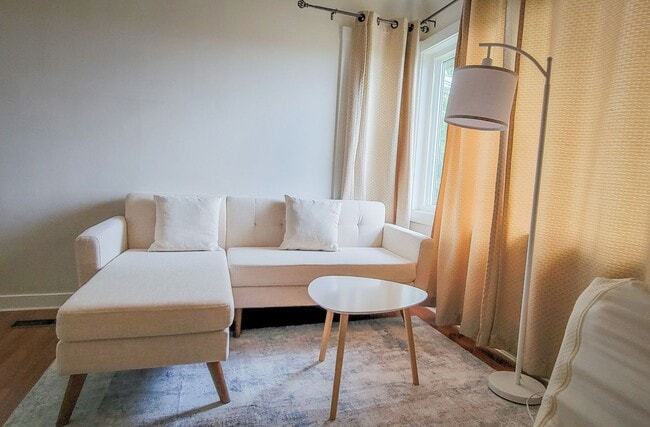 1701 Nanaimo St in New Westminster, BC - Building Photo - Building Photo