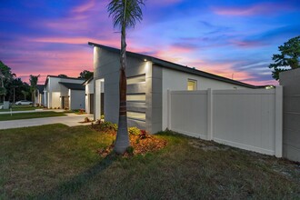 204 Newcastle in Winter Haven, FL - Foto de edificio - Building Photo