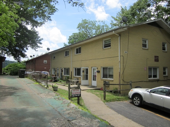 713 Orchard St in Charleston, WV - Building Photo