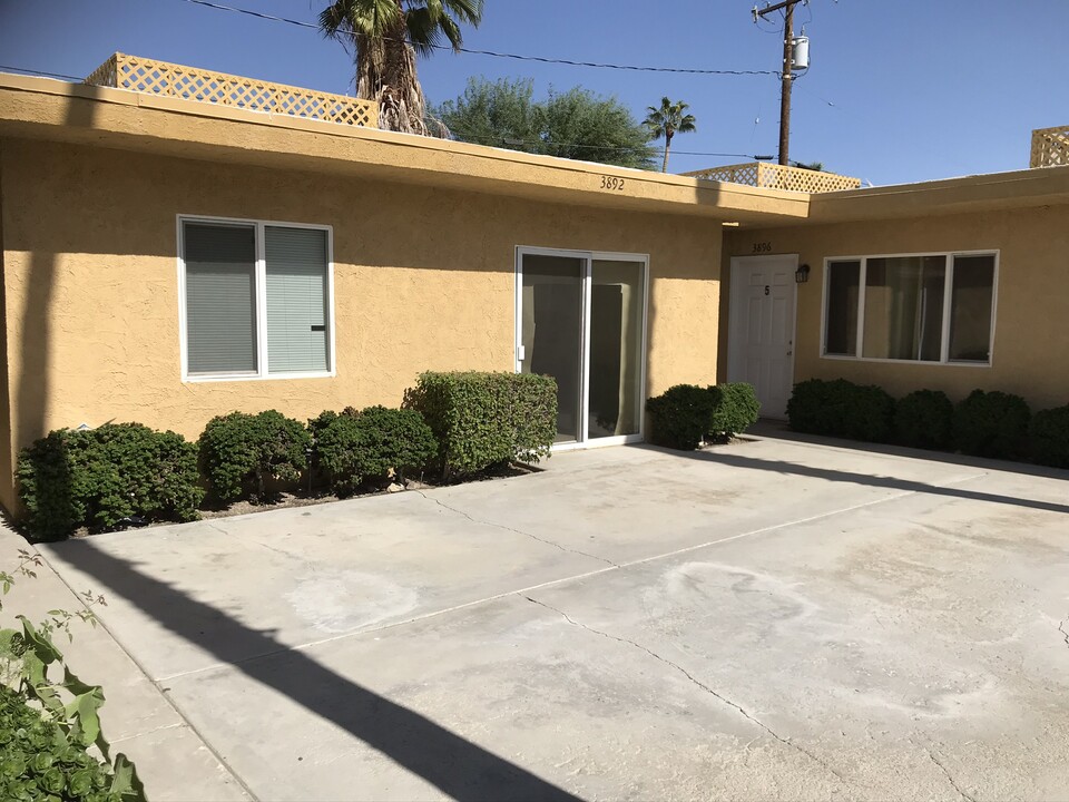 3892 E Cll De Carlos, Unit 3 in Palm Springs, CA - Foto de edificio