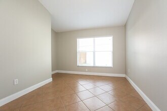 9027 Egret Cove Cir in Riverview, FL - Foto de edificio - Building Photo