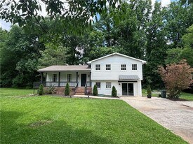 921 James Ct NW in Marietta, GA - Building Photo