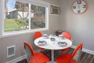 Garden Park Apartments in Portland, OR - Foto de edificio - Building Photo
