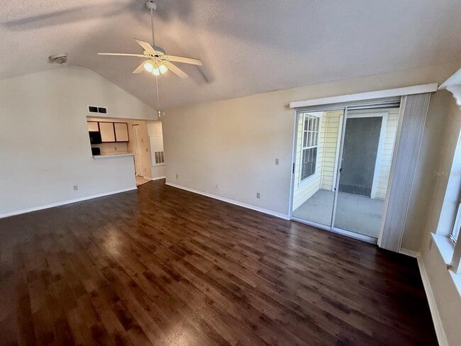 1023 S Hiawassee Rd in Orlando, FL - Foto de edificio - Building Photo