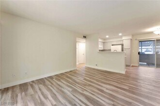 5259 Caspian Springs Dr in Las Vegas, NV - Building Photo - Building Photo