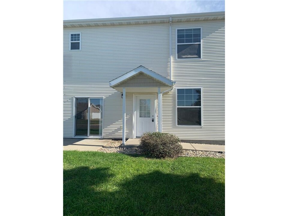 4210 47th St S in Fargo, ND - Building Photo