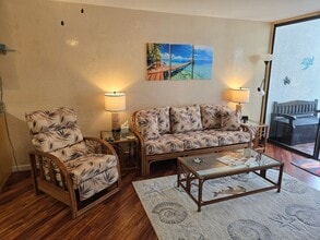 1875 Kalanianaole St in Hilo, HI - Building Photo - Building Photo