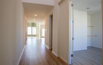 1216 Rosebay Dr in Justin, TX - Building Photo - Building Photo