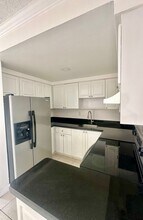 11625 Canal Dr-Unit -9 in Miami, FL - Building Photo - Building Photo