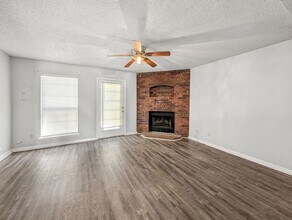 2430 N Brophy Cir in Fayetteville, AR - Building Photo - Building Photo