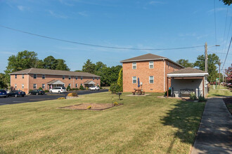 Signal Hill Apartments in Mechanicsville, VA - Building Photo - Building Photo