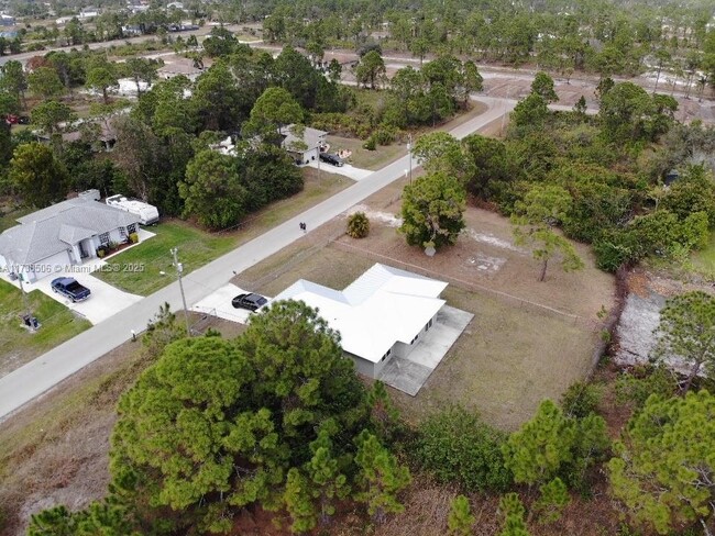 1137 Harris Ave S in Lehigh Acres, FL - Building Photo - Building Photo