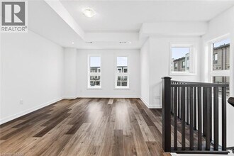 70 Kenesky Dr in Waterdown, ON - Building Photo - Building Photo