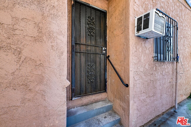 property at 220 E Vernon Ave