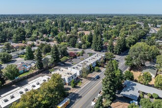 Compass Point Apartments in Chico, CA - Foto de edificio - Building Photo