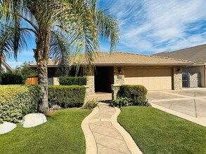 24056 Continental Dr in Canyon Lake, CA - Building Photo - Building Photo