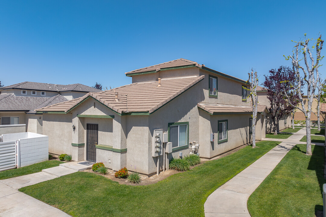 12924 Merlot Dr in Bakersfield, CA - Building Photo