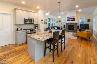 1554 NW John Fremont St in Bend, OR - Building Photo - Building Photo