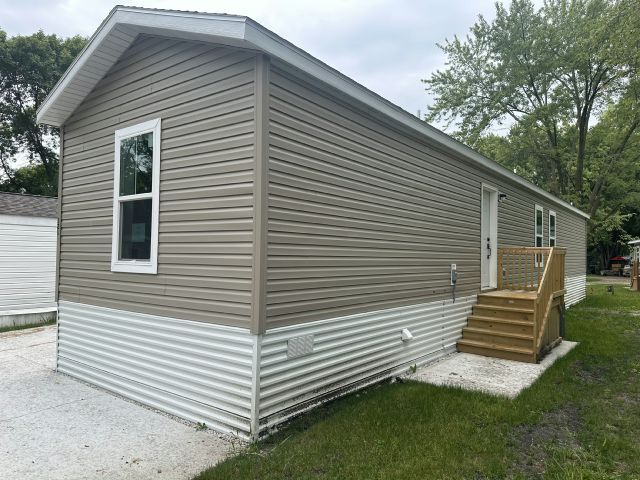 121 Jaybee Ln in Mankato, MN - Building Photo