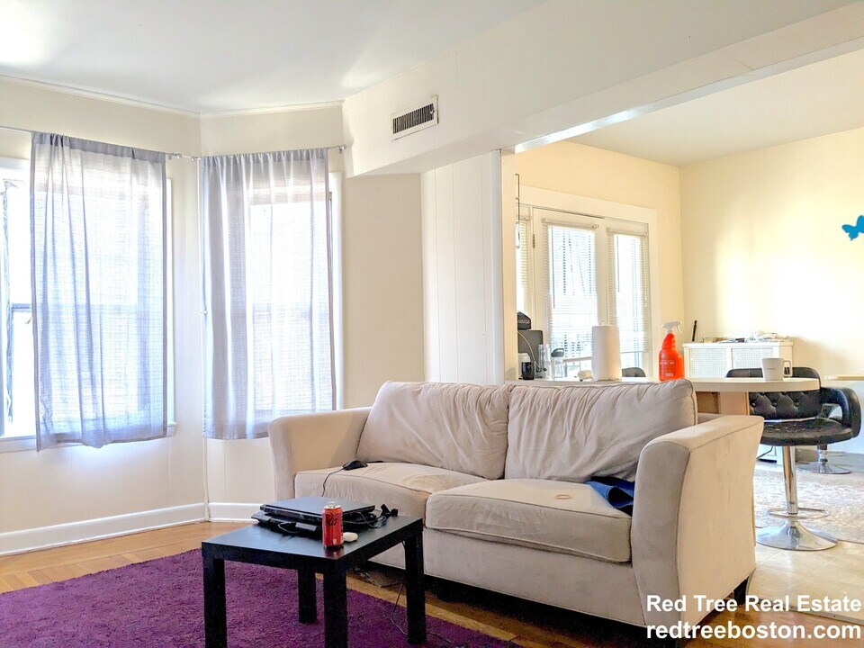 1131 Commonwealth Ave in Boston, MA - Building Photo