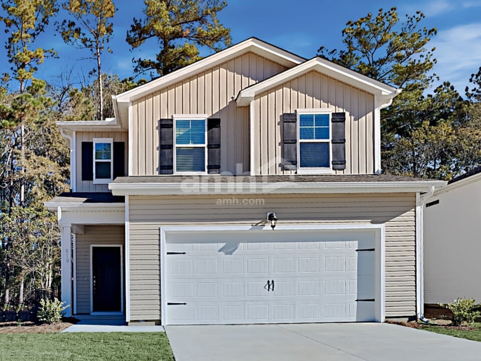 610 W Lionel Rd in Moncks Corner, SC - Building Photo