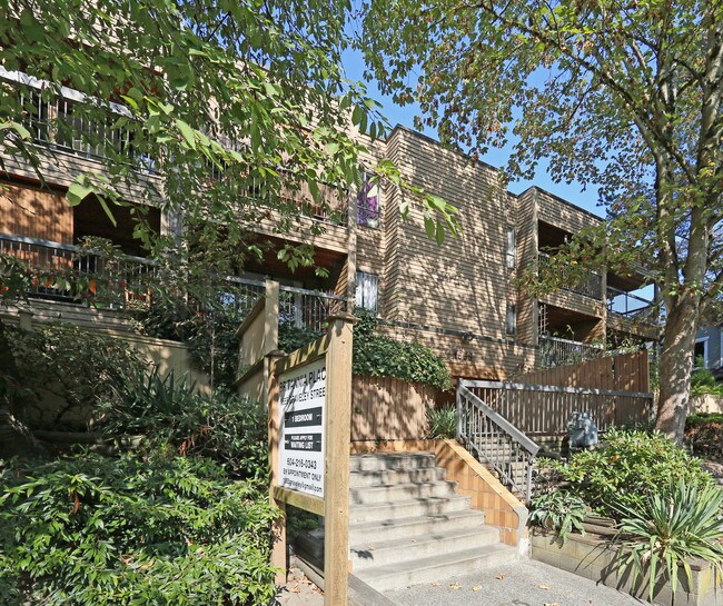 1555 Graveley St in Vancouver, BC - Building Photo - Building Photo