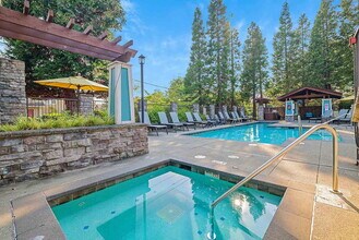 Pinnacle Sonata in Bothell, WA - Foto de edificio - Building Photo