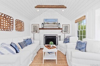 14 Carter Ln in East Quogue, NY - Building Photo - Building Photo