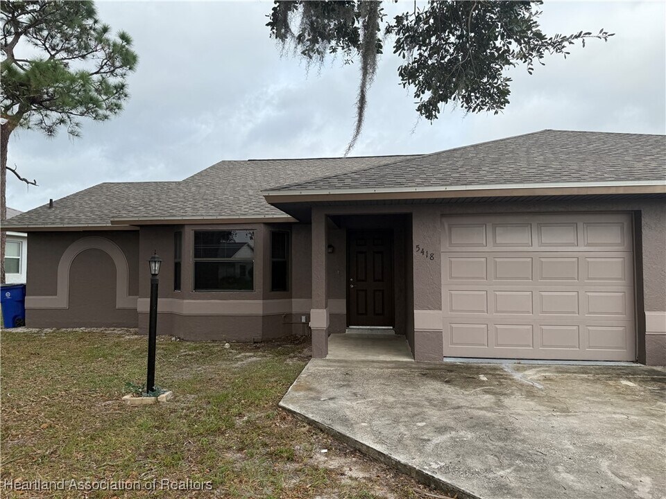 5418 Granada Blvd in Sebring, FL - Building Photo