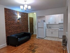 43-33 46th St, Unit A8 in Queens, NY - Building Photo
