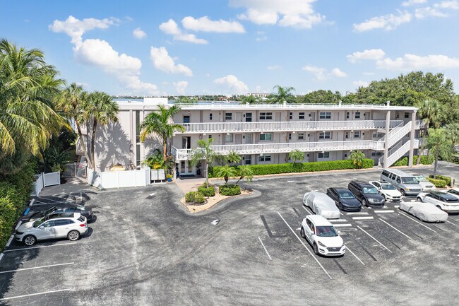 Island Towers in Lantana, FL - Building Photo - Building Photo