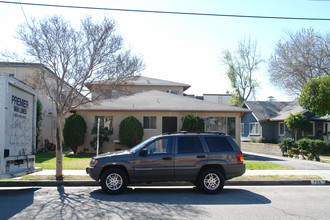 706 E Lomita Ave in Glendale, CA - Building Photo - Building Photo