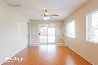 4710 W Paradise Ln in Glendale, AZ - Foto de edificio - Building Photo