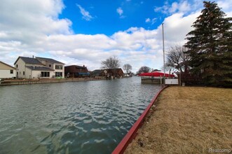 37752 Huron Pointe Dr in Harrison Township, MI - Building Photo - Building Photo