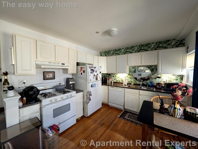 33 Roberts Rd, Unit #2R in Cambridge, MA - Foto de edificio - Building Photo