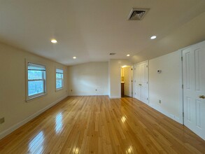 69 School St, Unit 2 in Somerville, MA - Building Photo - Building Photo