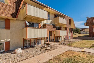 10211 Ura Ln in Denver, CO - Building Photo