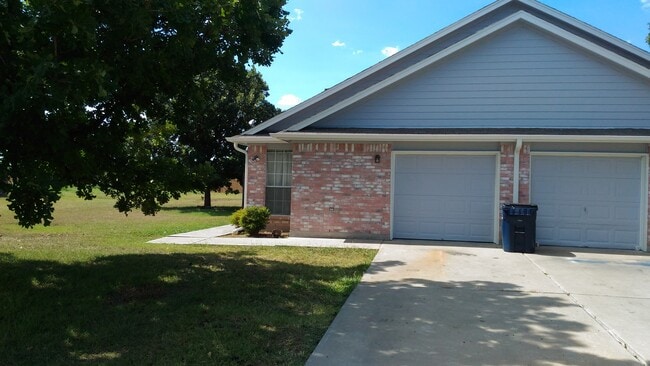 109 Axis Deer Trail in Hutto, TX - Building Photo - Building Photo
