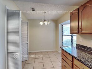 8201 Helena Dr in Orlando, FL - Foto de edificio - Building Photo