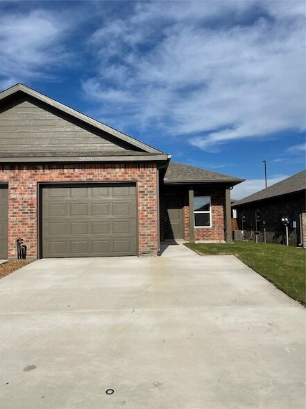 2829 Peony Dr in Sherman, TX - Building Photo