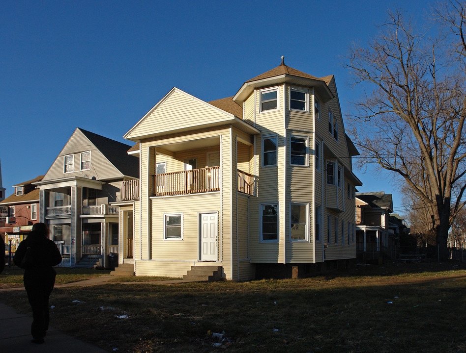 890 Albany Ave in Hartford, CT - Building Photo