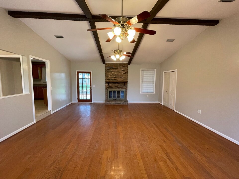 105 Kingston Dr in Enterprise, AL - Building Photo