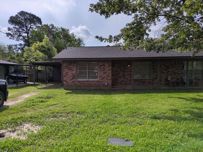 2340 Wise St in Bridge City, TX - Building Photo - Building Photo