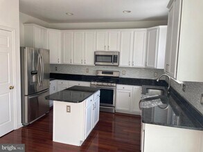 6330 James Harris Way in Centreville, VA - Building Photo - Building Photo