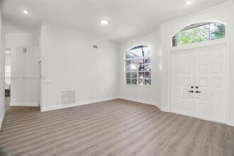 2611 Oakbrook Ln in Weston, FL - Building Photo - Building Photo