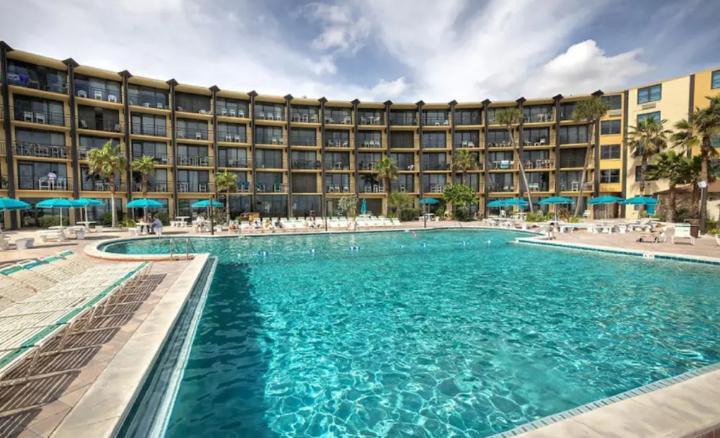 2301 S Atlantic Ave, Unit 231 in Daytona Beach Shores, FL - Foto de edificio