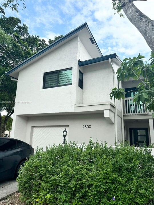 2800 N 34th Ave in Hollywood, FL - Foto de edificio