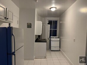 EAST 70 STREET, Unit 2 in New York, NY - Foto de edificio - Building Photo