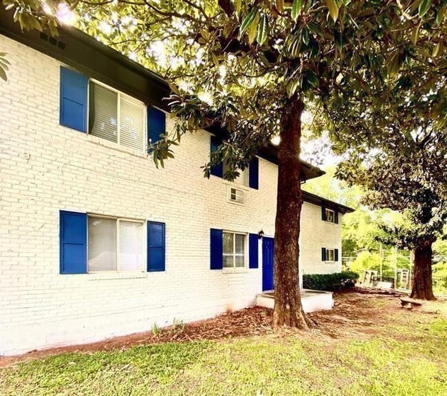 property at 9 Clay St SE